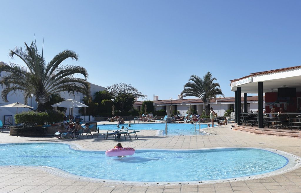 HolidayComplexPOOL
